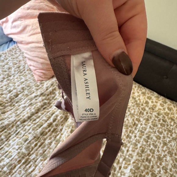 Laura Ashley Lace Bra in Soft Lavender - Picture 3 of 3